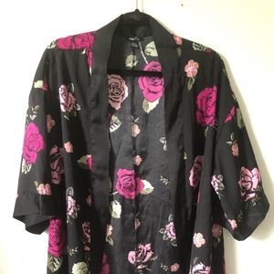 Rue 21 Rose Kimono. Black short sleeve s/m